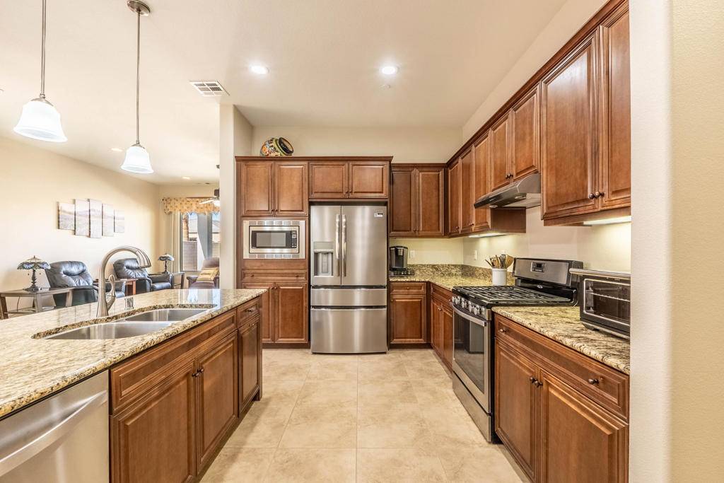 Indio, CA 92203,39145 Camino Novena