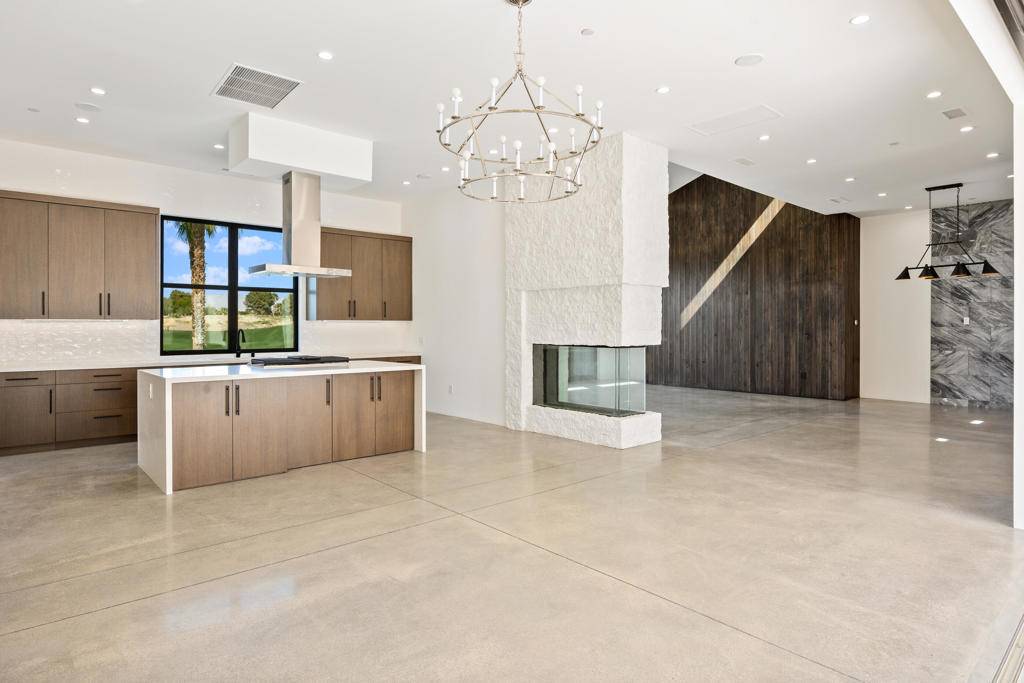 La Quinta, CA 92253,80800 Via Portofino