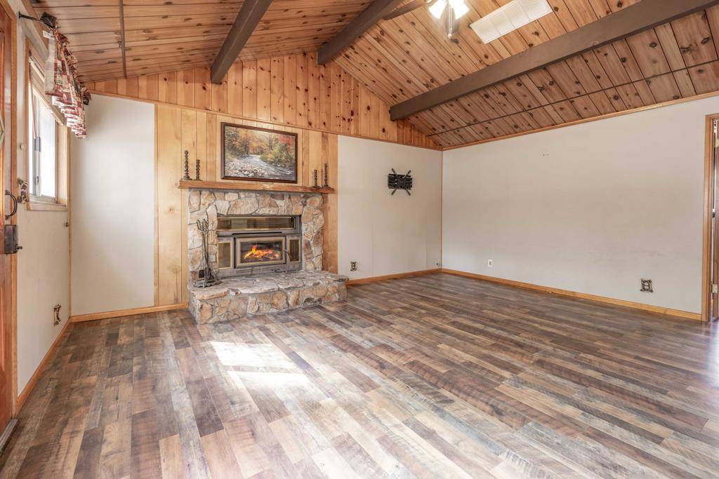 Big Bear, CA 92314,437 Barrett WAY
