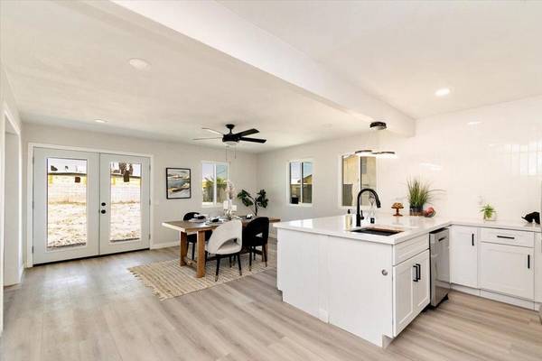 Palm Springs, CA 92262,366 Rosa Parks RD