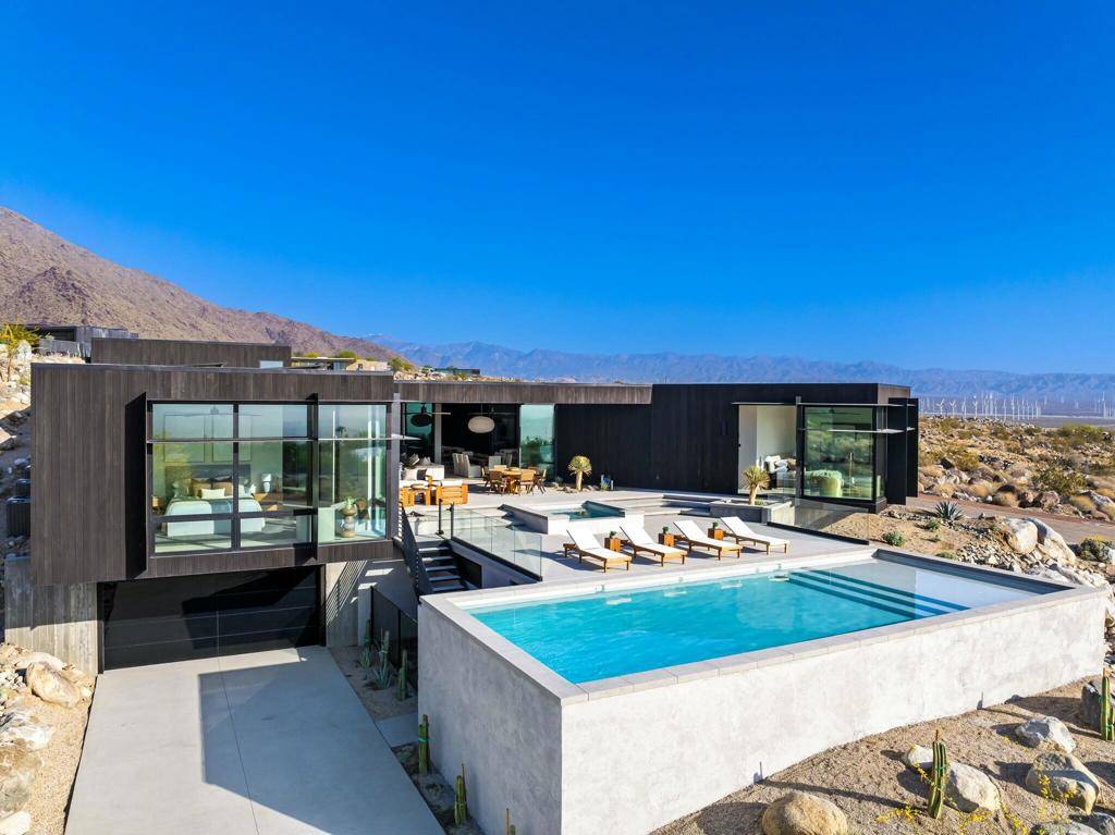 Palm Springs, CA 92262,2085 Desert Flower CT
