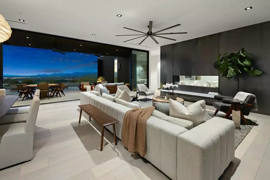 2085 Desert Flower CT, Palm Springs, CA 92262