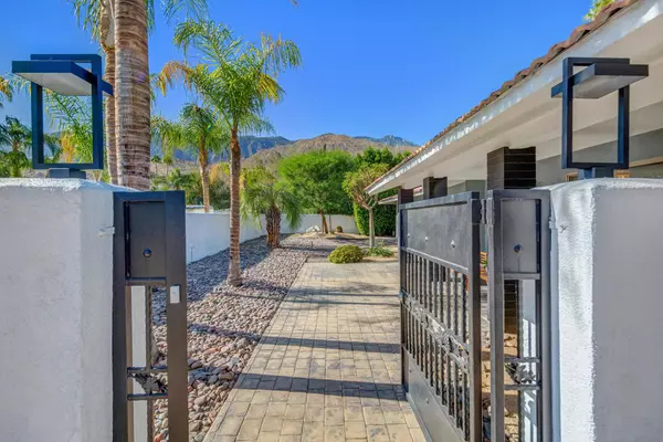 Palm Springs, CA 92264,690 E Sierra WAY