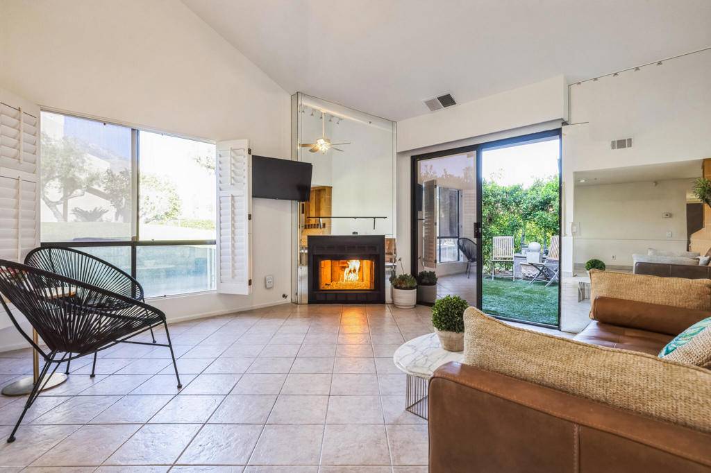 2950 E Escoba DR #I, Palm Springs, CA 92264
