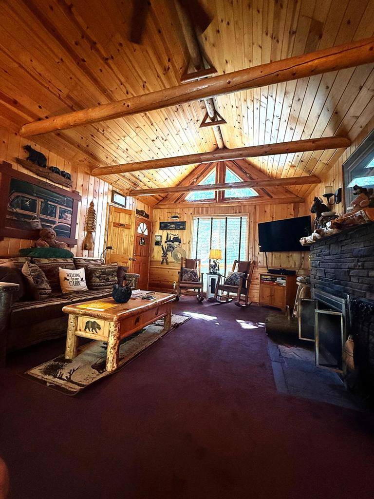 Big Bear, CA 92315,473 Chipmunk Lane LN