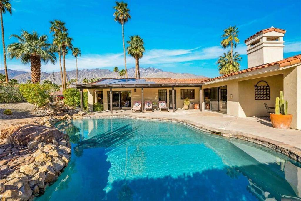 1424 S San Joaquin DR, Palm Springs, CA 92264