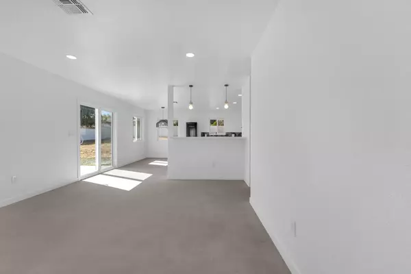 Joshua Tree, CA 92252,60711 Natoma TRL