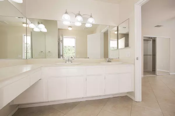 Palm Springs, CA 92262,943 N Calle Loro