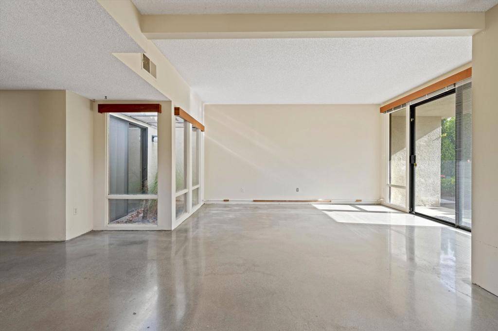 Palm Springs, CA 92262,600 N Palomar CIR