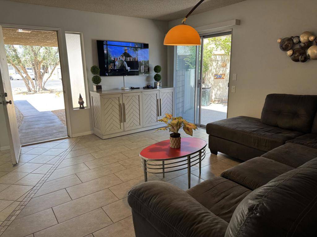 1679 Sunflower CT N, Palm Springs, CA 92262