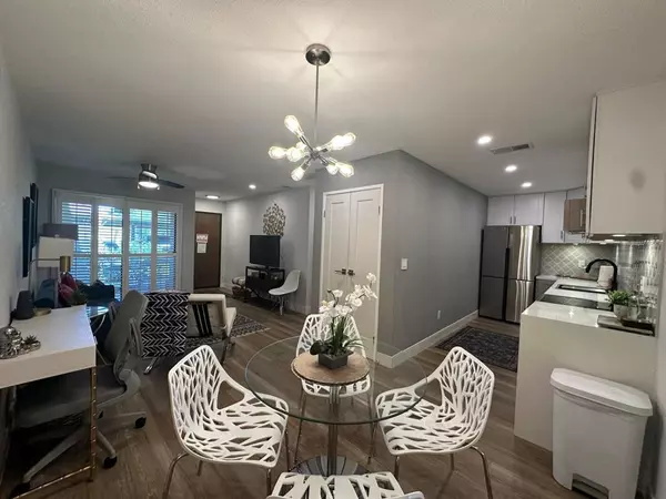 2801 N Los Felices CIR E #D 107,  Palm Springs,  CA 92262