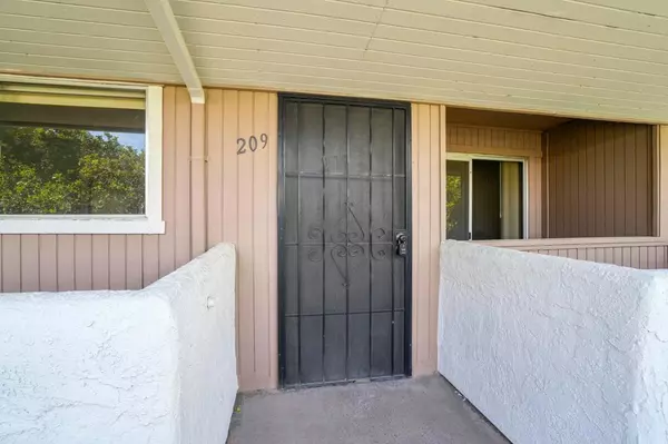 2825 N Los Felices RD #209, Palm Springs, CA 92262