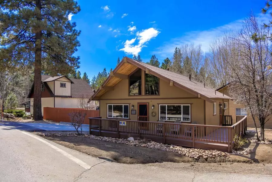 880 Edgemoor RD, Big Bear, CA 92315