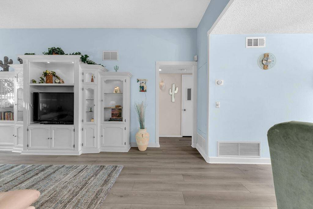 Palm Springs, CA 92264,2428 Los Coyotes DR