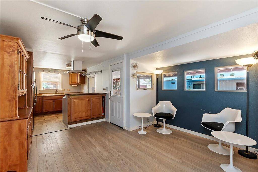 4 Arapaho ST, Palm Springs, CA 92264