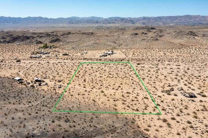Joshua Tree, CA 92252,110 Bellflower ST