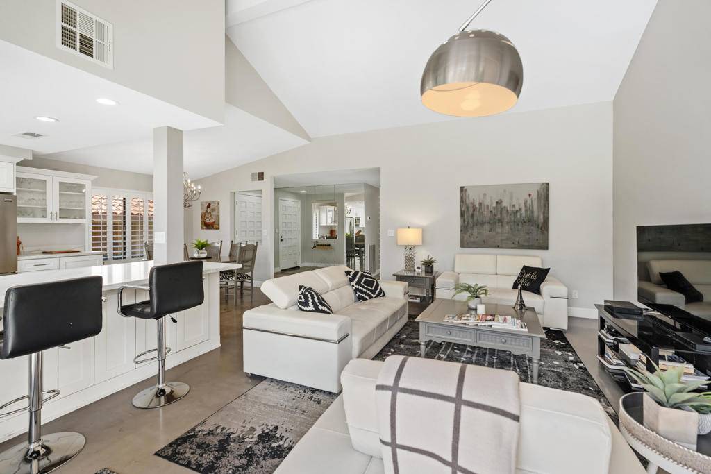 109 Juan CIR, Palm Desert, CA 92260