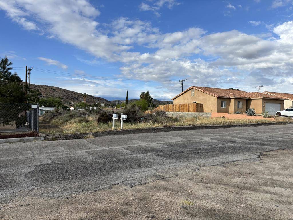 Morongo Valley, CA 92256,49574 Paradise AVE