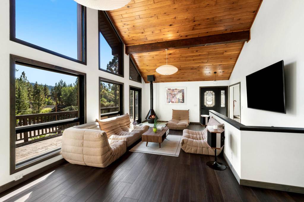 Big Bear, CA 92315,42452 Holiday LN