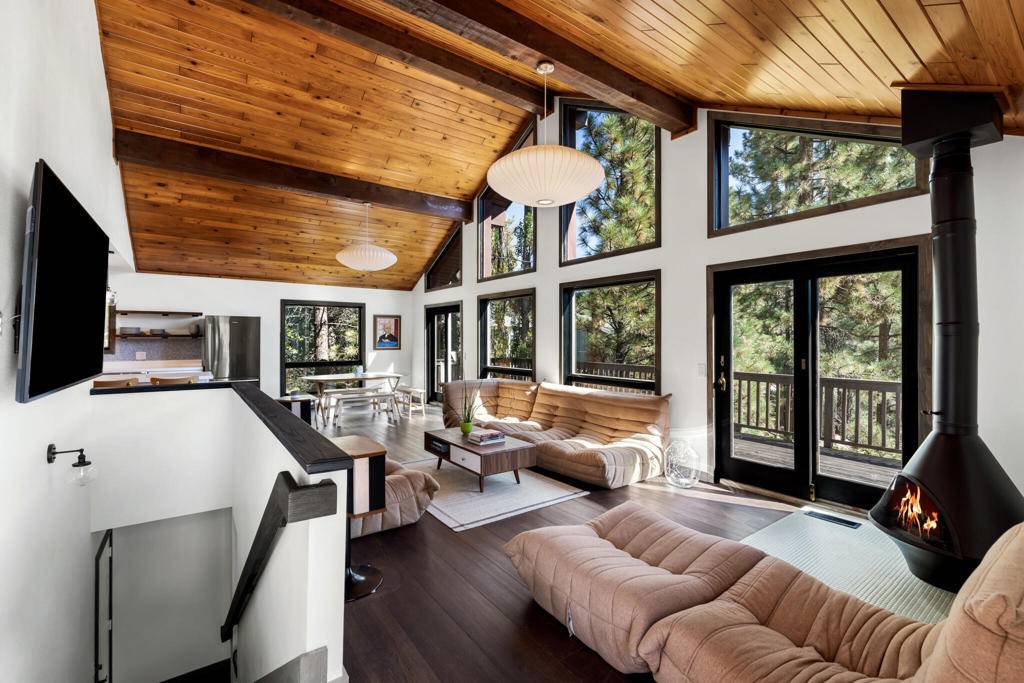 Big Bear, CA 92315,42452 Holiday LN