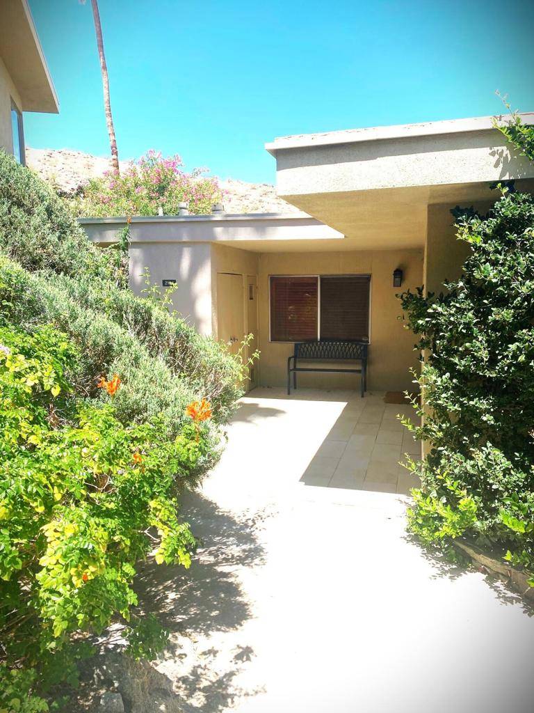 2104 Southridge DR, Palm Springs, CA 92264