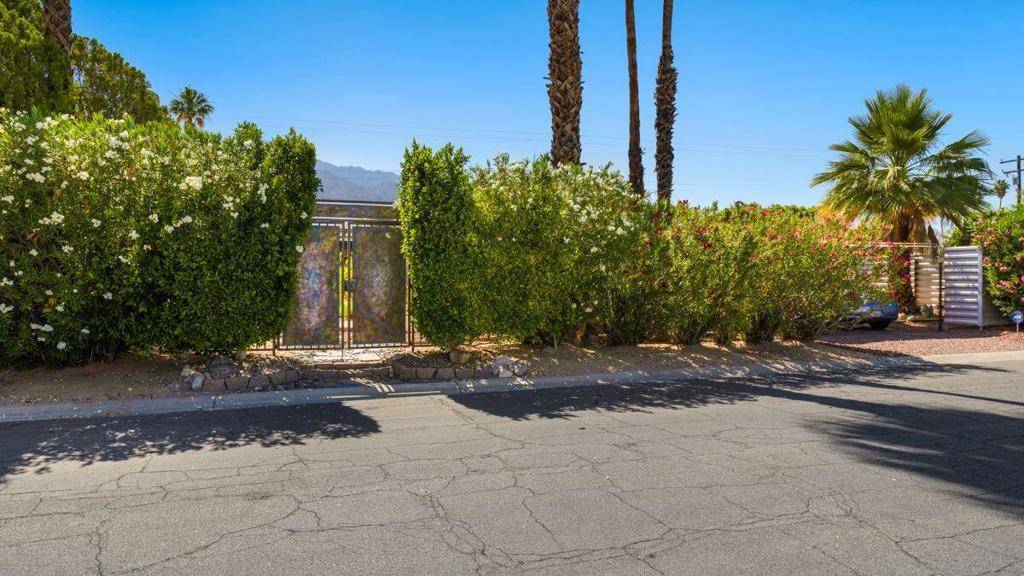 901 S Calle Tomas, Palm Springs, CA 92264