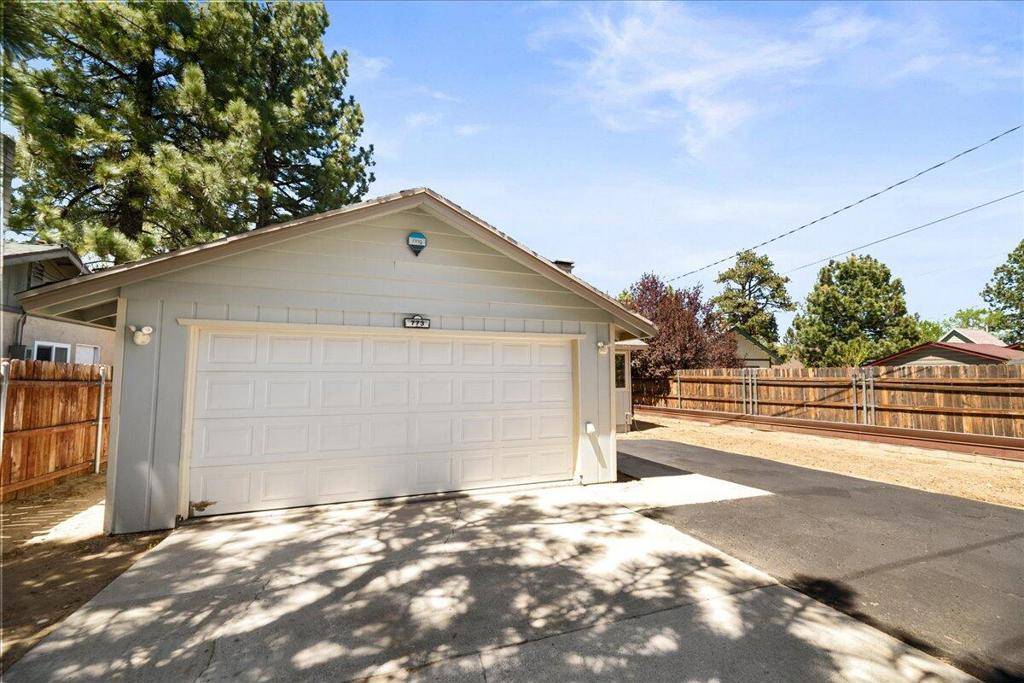 Big Bear, CA 92314,773 W Aeroplane BLVD