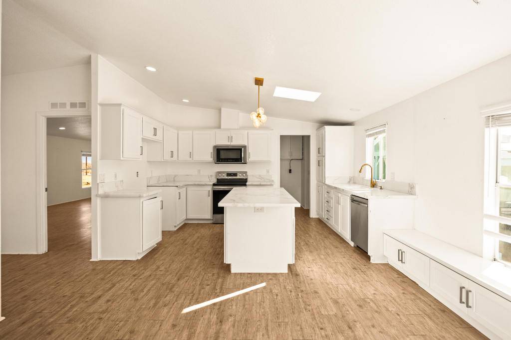 Joshua Tree, CA 92252,62851 Aberdeen DR