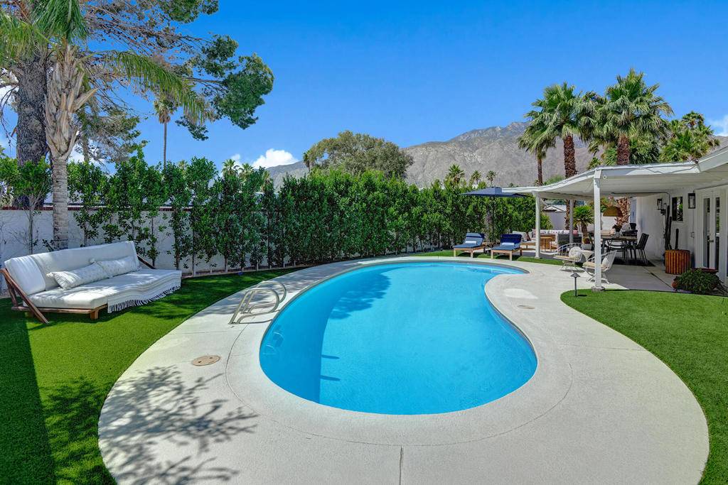 1373 E Madero CIR, Palm Springs, CA 92262