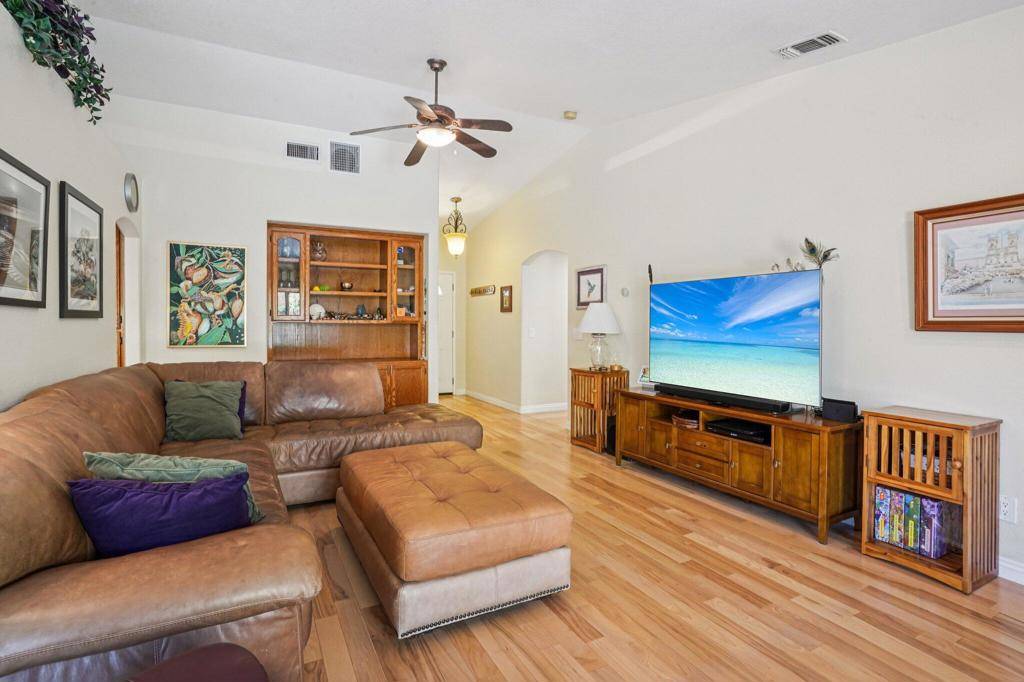 La Quinta, CA 92253,52165 Avenida Cortez