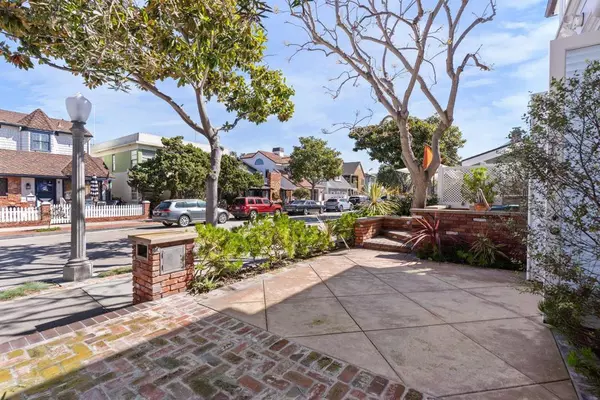 Newport Beach, CA 92661,2117 Miramar DR