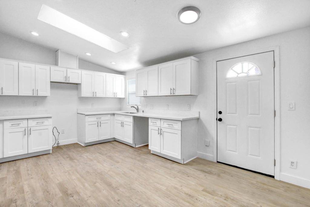 Desert Hot Springs, CA 92240,65977 Cahuilla AVE