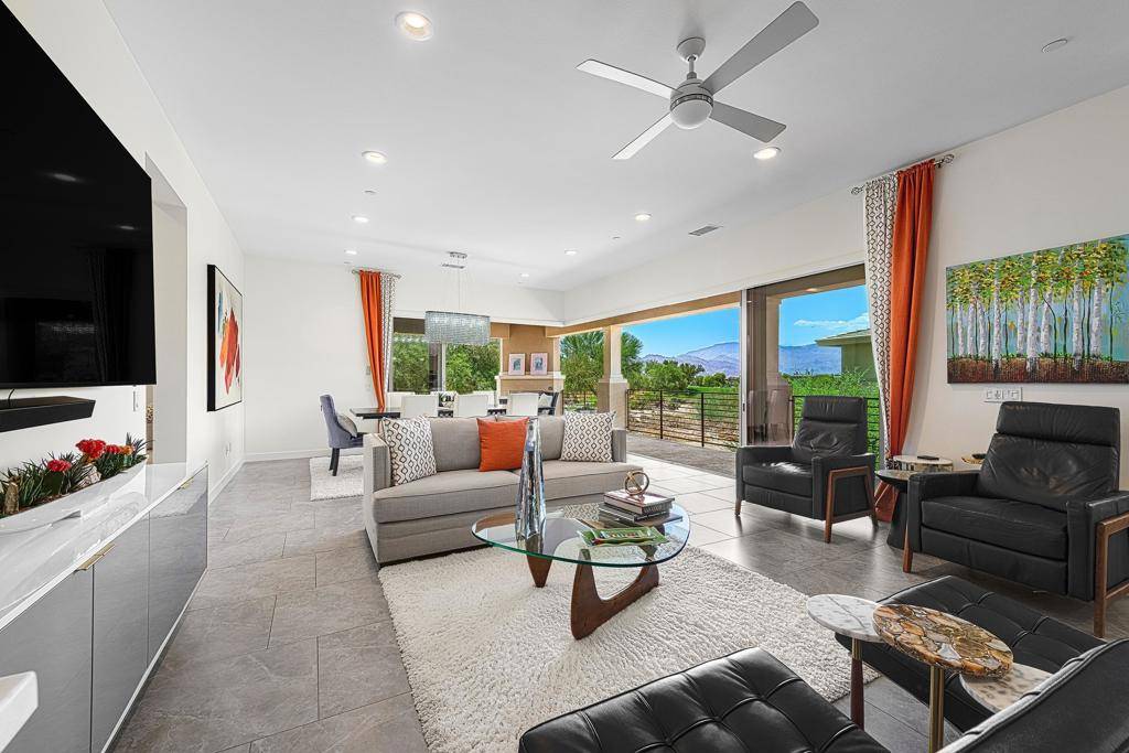 1004 Retreat CIR, Palm Desert, CA 92260