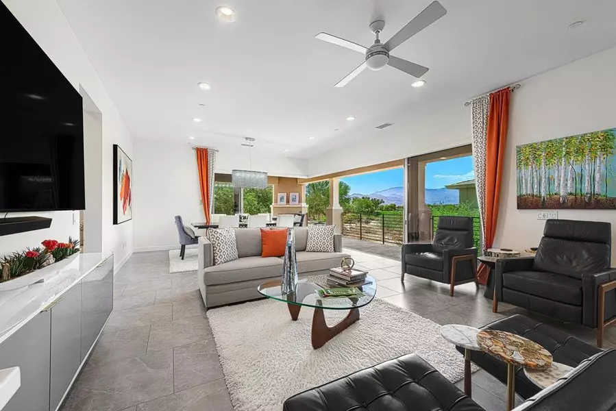 1004 Retreat CIR, Palm Desert, CA 92260