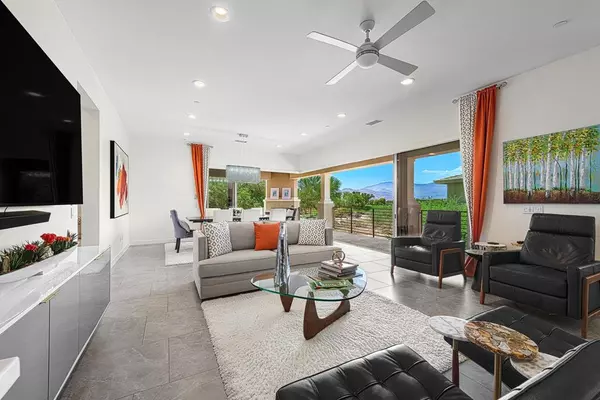 1004 Retreat CIR, Palm Desert, CA 92260