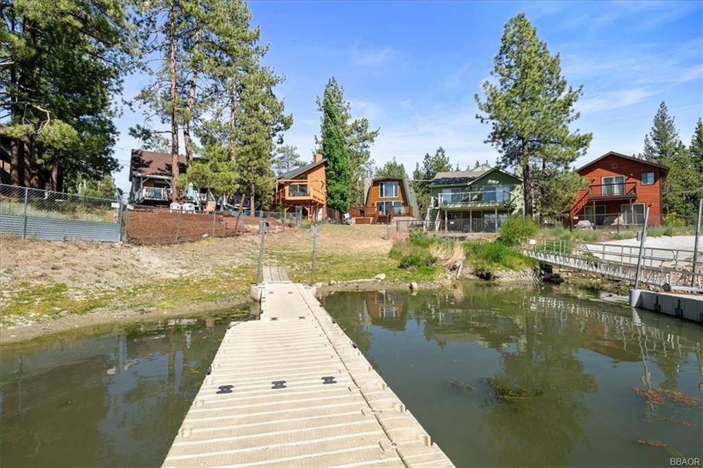 Big Bear, CA 92315,40070 Lakeview DR