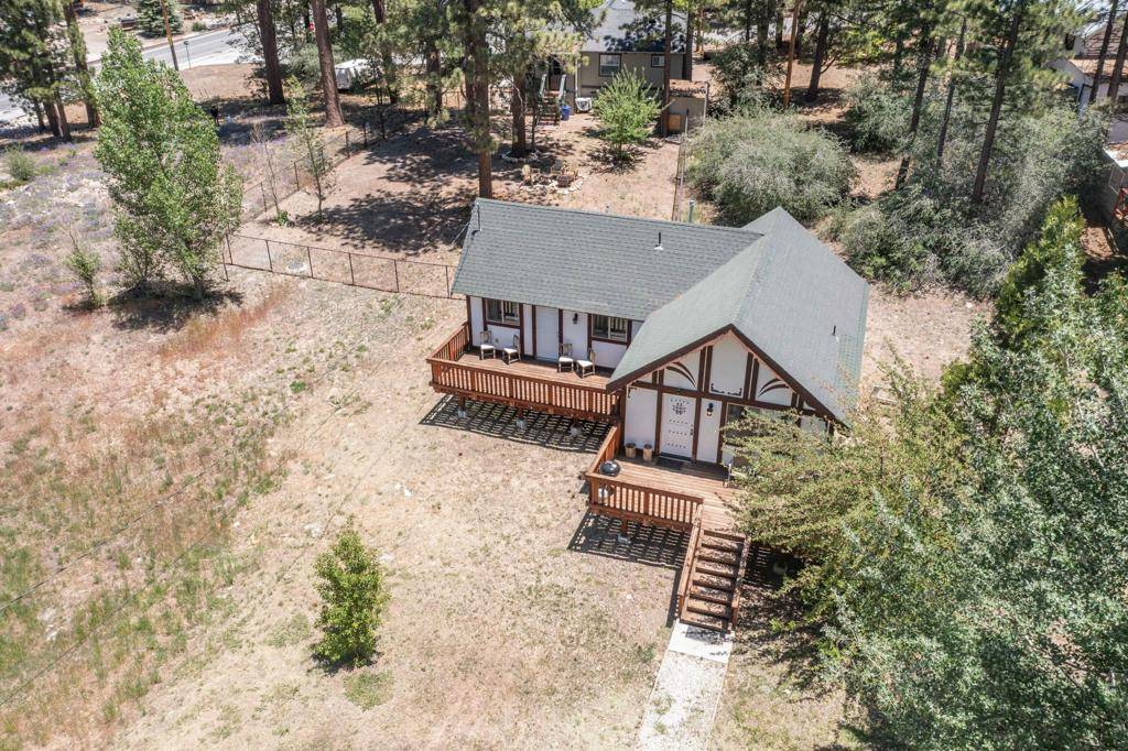 Big Bear, CA 92315,39978 Hillcrest DR