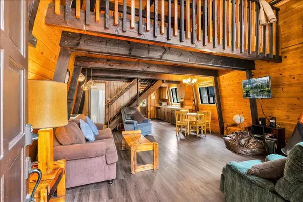 Big Bear, CA 92315,39656 Forest RD