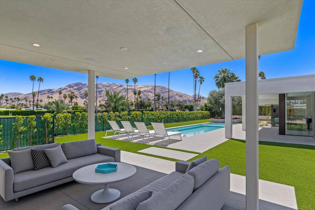 2290 S Yosemite DR, Palm Springs, CA 92264