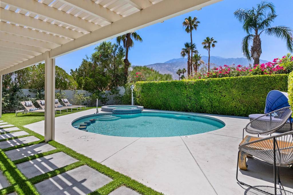 1371 E Del Paso WAY, Palm Springs, CA 92262