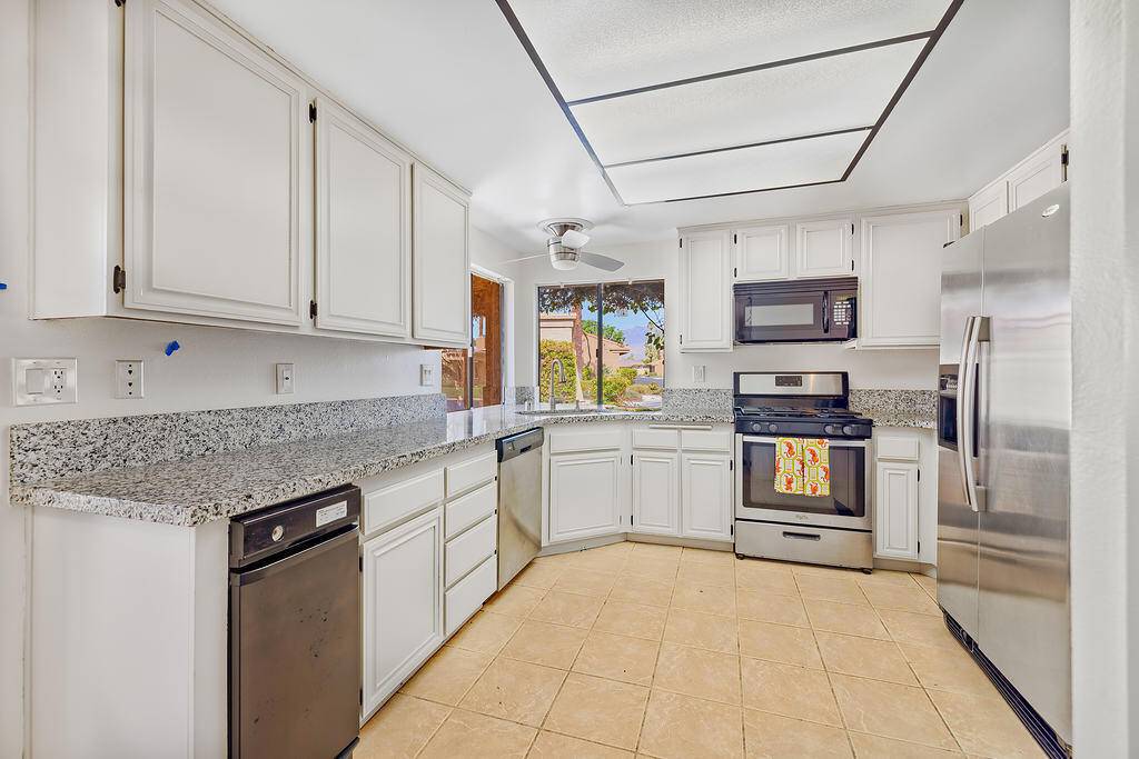 44695 Monaco CIR, Palm Desert, CA 92260