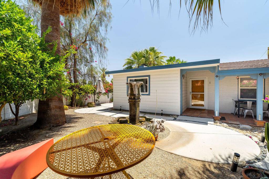 Palm Springs, CA 92264,689 E Camino Parocela