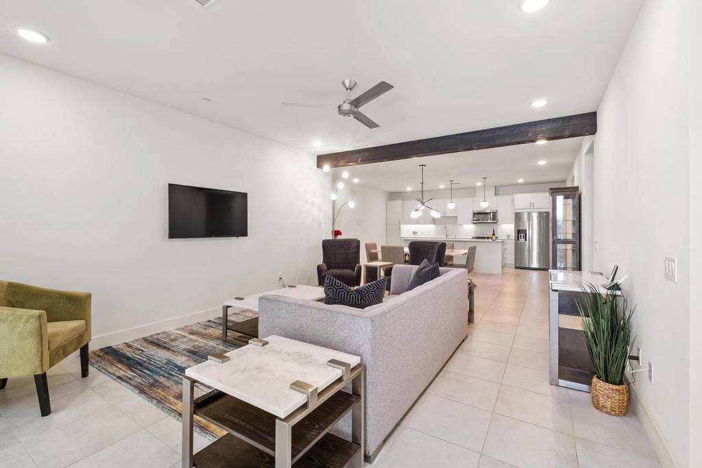 211 The, Palm Springs, CA 92262
