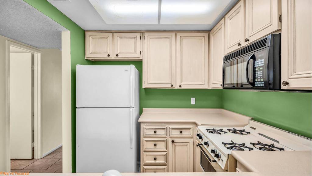 Cathedral City, CA 92234,44 Lakeview Circle