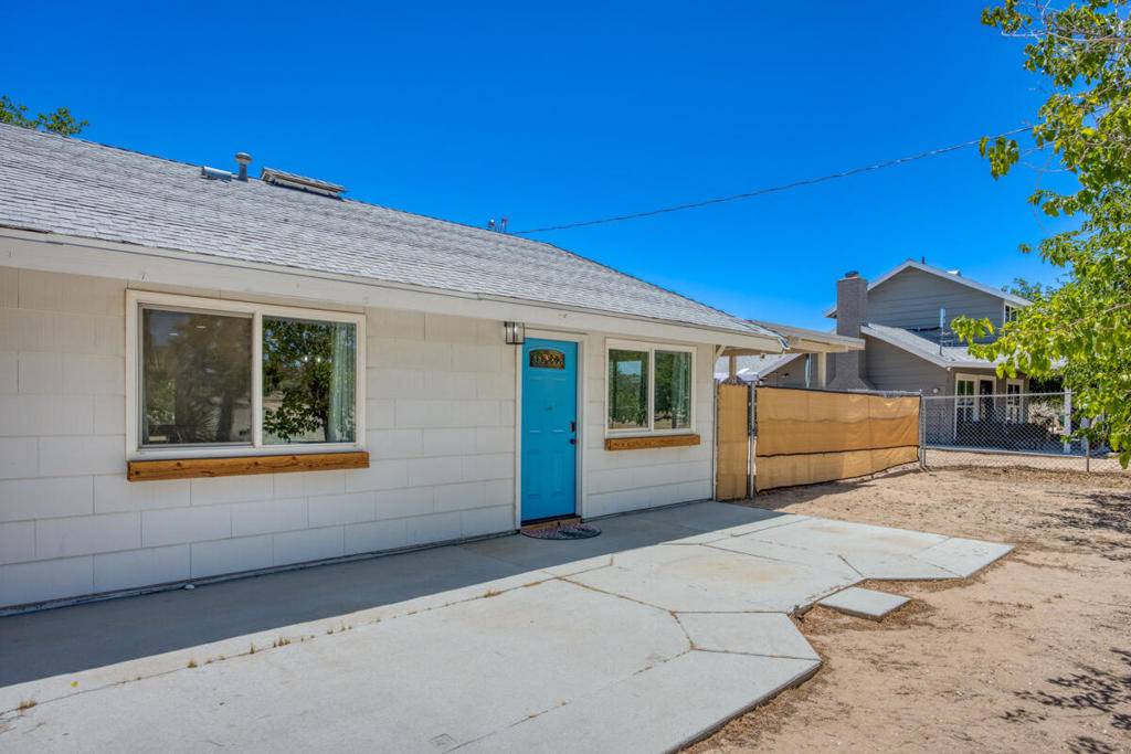 Yucca Valley, CA 92284,5021 Roberts RD