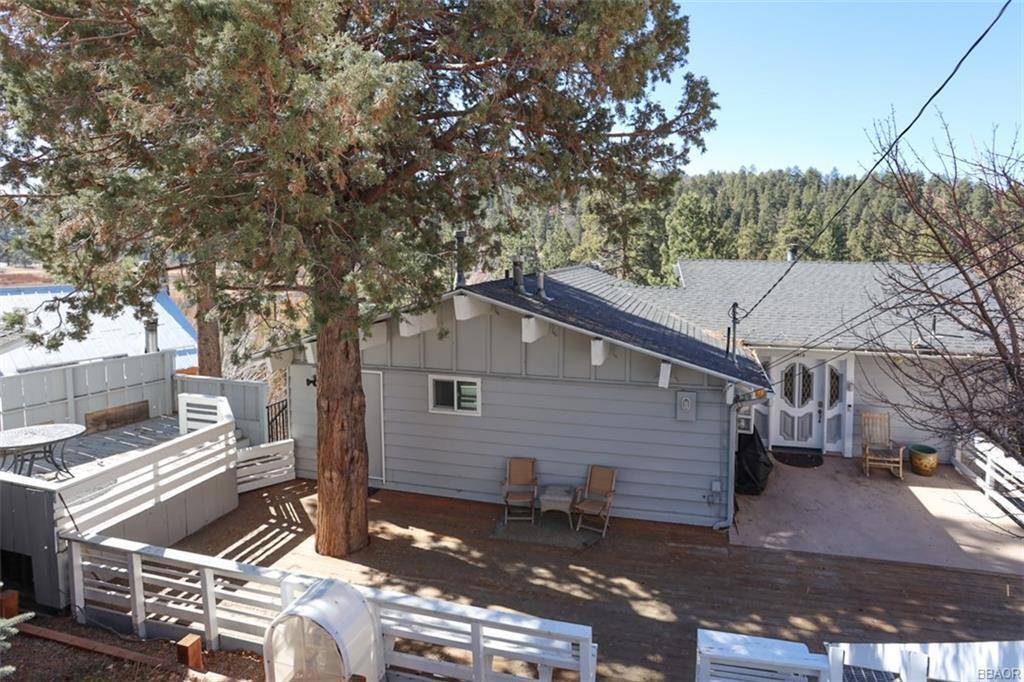 1010 Brookside LN, Fawnskin, CA 92333