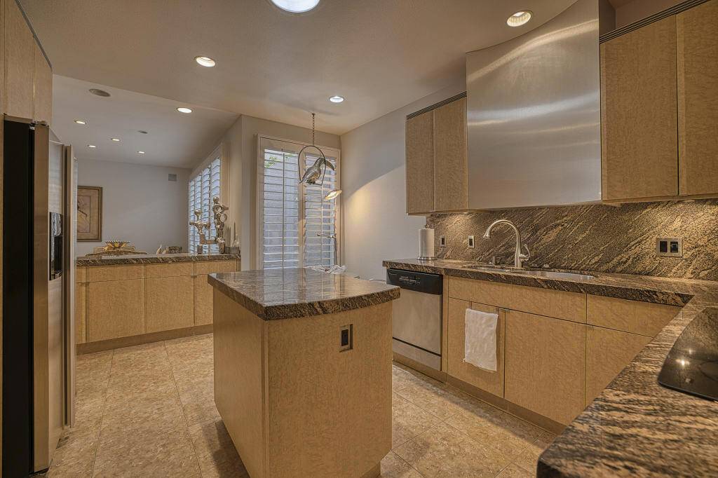 Rancho Mirage, CA 92270,17 Lake Shore DR