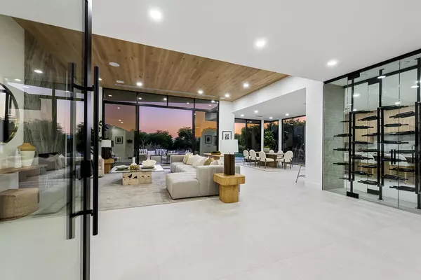 137 Kiva Drive DR, Palm Desert, CA 92260