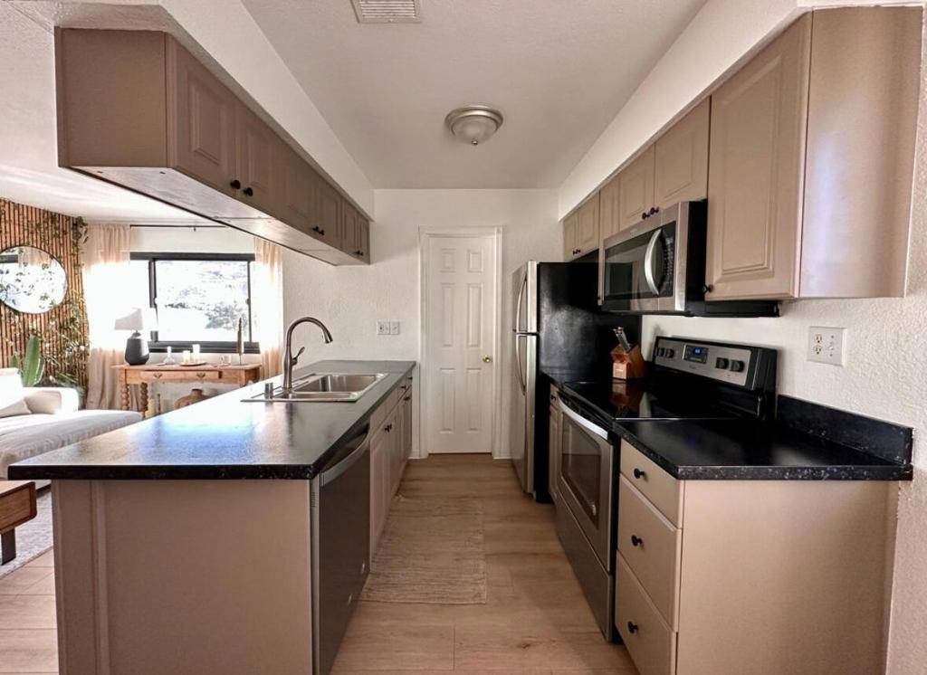 Palm Desert, CA 92260,72603 Edgehill DR #4