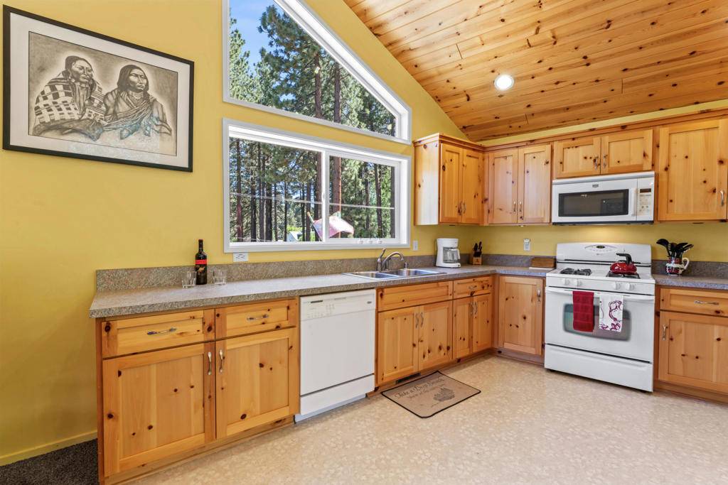 Green Valley Lake, CA 92341,33663 Green Valley LN